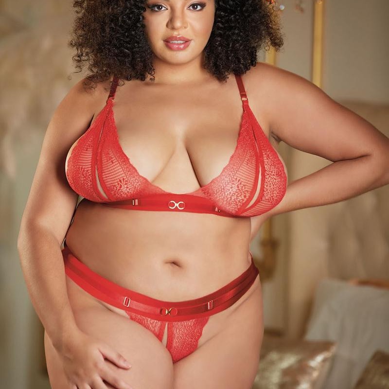 ensemble sexy grande taille rouge avec son string ouvert ensemble sexy grande taille rouge avec son string ouvert