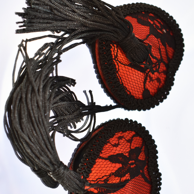 Caches tétons rouges et noirs avec pompon - BeLily Accessories Caches tétons rouges et noirs avec pompon - BeLily Accessories