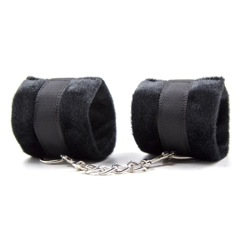 Menottes noires en fourrure très douce avec chainette - accessoires BDSM pas cher Menottes noires en fourrure très douce avec chainette - accessoires BDSM pas cher