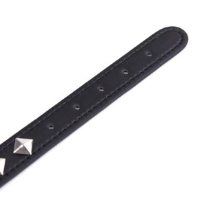 Collier réglable avec décos en métal - accessoires BDSM pas cher Collier réglable avec décos en métal - accessoires BDSM pas cher