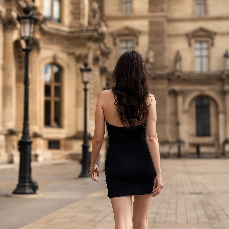 robe courte noire avec large décollecté et dos nu de la marque be lily robe courte noire avec large décollecté et dos nu de la marque be lily